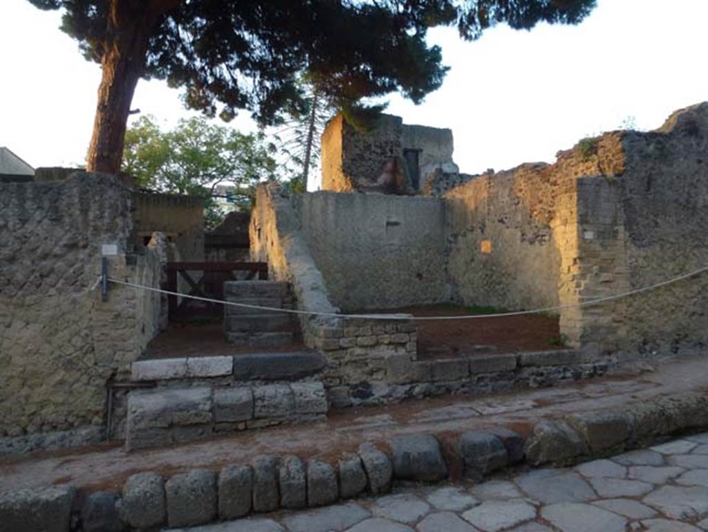 V.32, Herculaneum, October 2012. Looking west to entrance doorway, on right, and V.33, on south side.  Photo courtesy of Michael Binns.